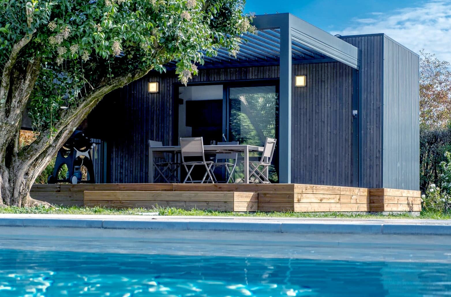 Natibox propose des modèles Studio pour profiter pleinement de votre piscine.