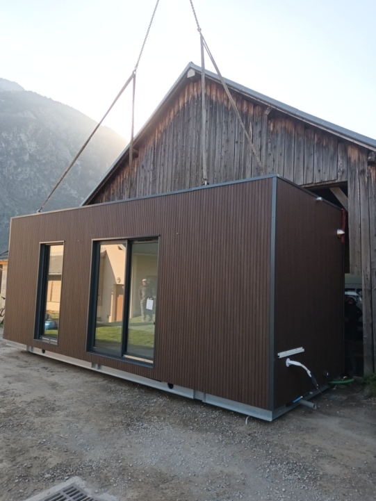 20250404_091404_resized