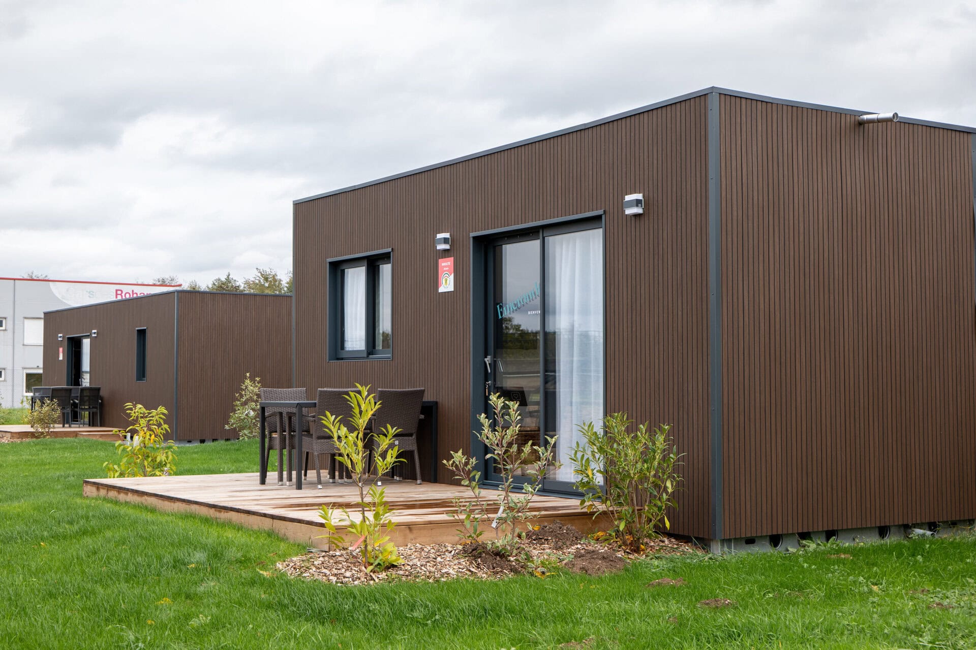 Investissement locatif rentable à Laval : comparez séjours professionnels et touristiques pour adapter un studio de jardin à votre terrain.