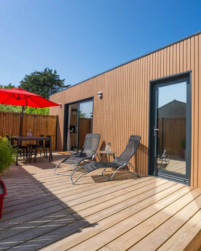 28 m² de pur confort pour vos futurs locataires ✨

📍 Réalisée avec l'agence de @natibox_nantes_ouest_sud , cette Natibox Maxi de 28 m² a été pensée pour l’investissement locatif. Et le résultat est canon !
✨ Aménagement intérieur optimisé
🌿 Grande terrasse extérieure pour profiter
🔑 Projet accompagné de A à Z par notre expert Arnaud

🎥 Le témoignage vidéo des clients arrive très bientôt… restez connectés !

#Natibox #InvestissementLocatif #TinyHouse #LocationCourteDurée #StudioIndépendant #RéalisationNatibox #Terrasse #TémoignageClient #Nantes
