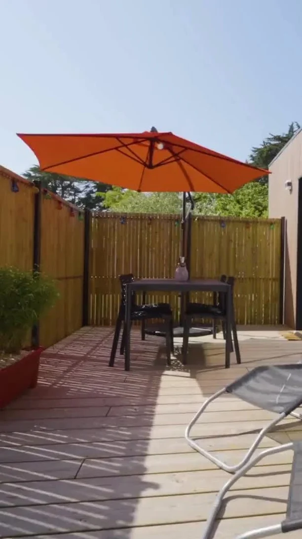 Ils ont choisi une Natibox Maxi 28 m² pour accueillir proches & voyageurs ✨

🌿 Intérieur chaleureux
🛋️ Équipements de qualité
☀️ Grande terrasse ensoleillée

Un vrai cocon… et un investissement malin 💡
100 % made in France 🇫🇷

👉 Et vous, vous feriez quoi avec votre Natibox ?