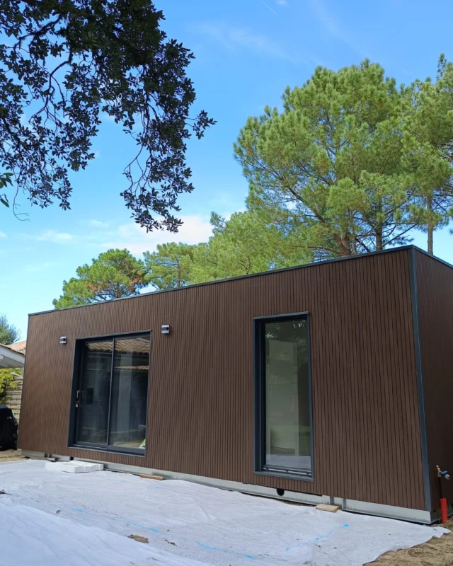 🏡✨ Nouvelle réalisation Natibox Mont-de-Marsan à Soustons Plage ! 🌊

28 m² clé en main au cœur des Landes : pièce à vivre modulable, chambre cosy, kitchenette optimisée, salle de bain moderne 🚀 Posé en quelques heures seulement !

Bientôt : terrasse en bois, luminaires extérieurs et douche extérieure pour sublimer ce studio 🌿☀️

👉 Découvrez le potentiel de nos studios !

#Natibox #StudioDeJardin #Landes #SoustonsPlage #MaisonCléEnMain #HomeSweetHome #ExtensionMaison #MaisonBois #TeamNatibox