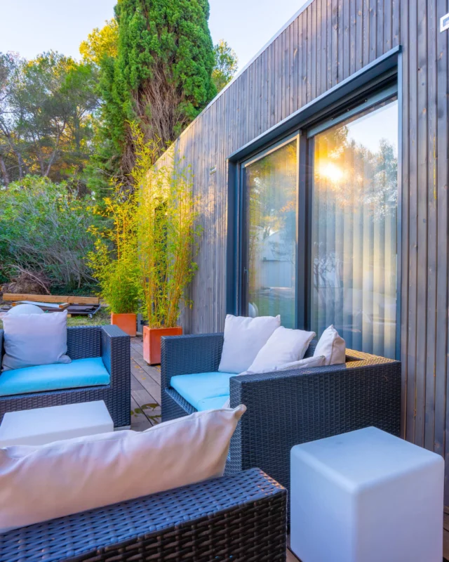 ✨ Et si votre jardin devenait bien plus qu’un simple espace vert ?

Avec Natibox, créez un studio de jardin qui vous ressemble 💚
🏊‍♀️ Pool house
💪 Salle de sport
🎨 Atelier d’artiste
🎵 Salle de musique
… tout est possible !

Trois versions pour toutes vos envies :
💼 Bureau – un espace pro lumineux et inspirant
🏠 Studio – une pièce à vivre supplémentaire
🎯 Loisirs – un cocon pour vos passions

Des finitions soignées, un design sur mesure, et la promesse d’un espace rien qu’à vous 🌿

👉 Donnez vie à vos envies avec #Natibox
💡 Inspirez-vous de nos réalisations !

#studiodejardin #natibox #amenagementexterieur #poolhouse #homeoffice #madeinfrance #design #jardin #inspirationmaison #espaceexterieur